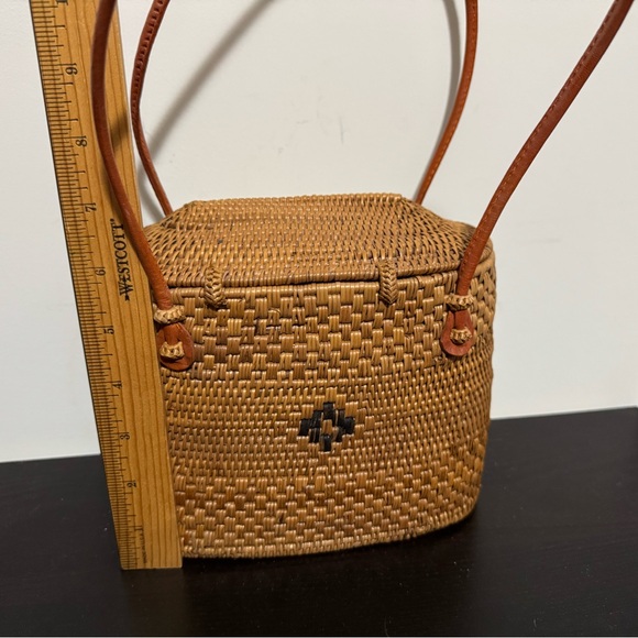 Handcrafted Tan Woven Bag - Picture 7 of 7